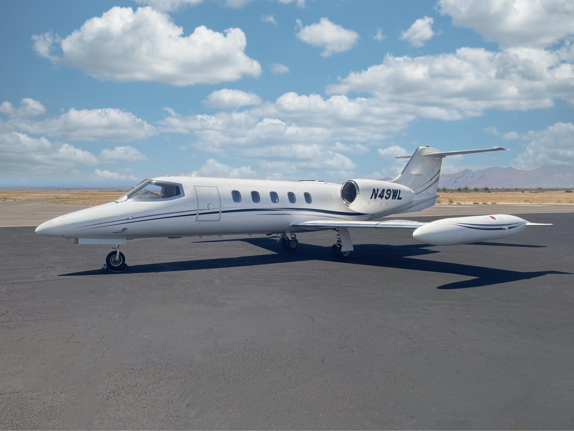 1982 Learjet 35A SN 35A-457 N49WL Ext
